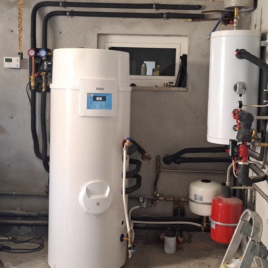 DHW and Solar Thermal Heat Pump Installation
